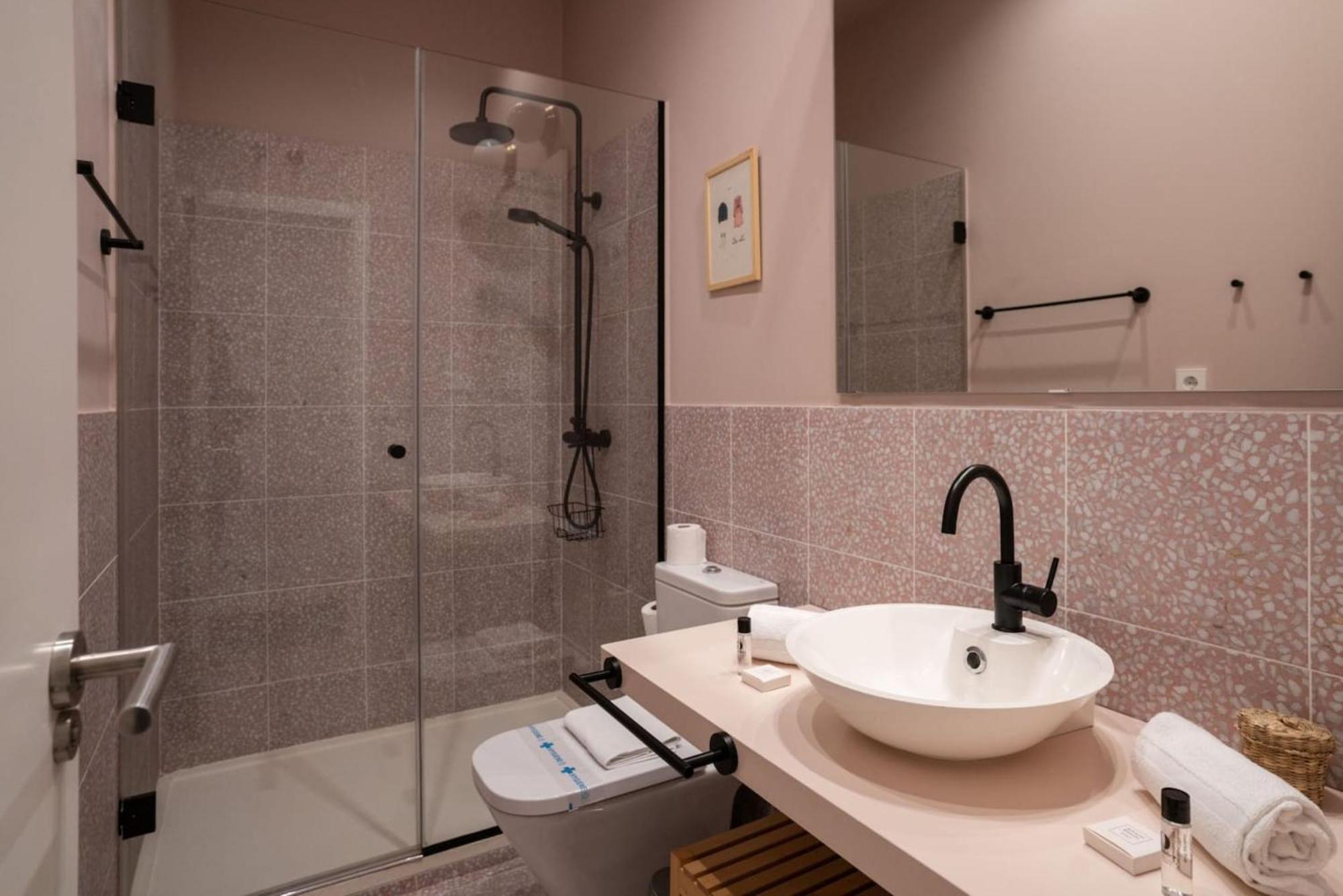 Stylish 2 Bedroom In The Heart Of Appartamento *