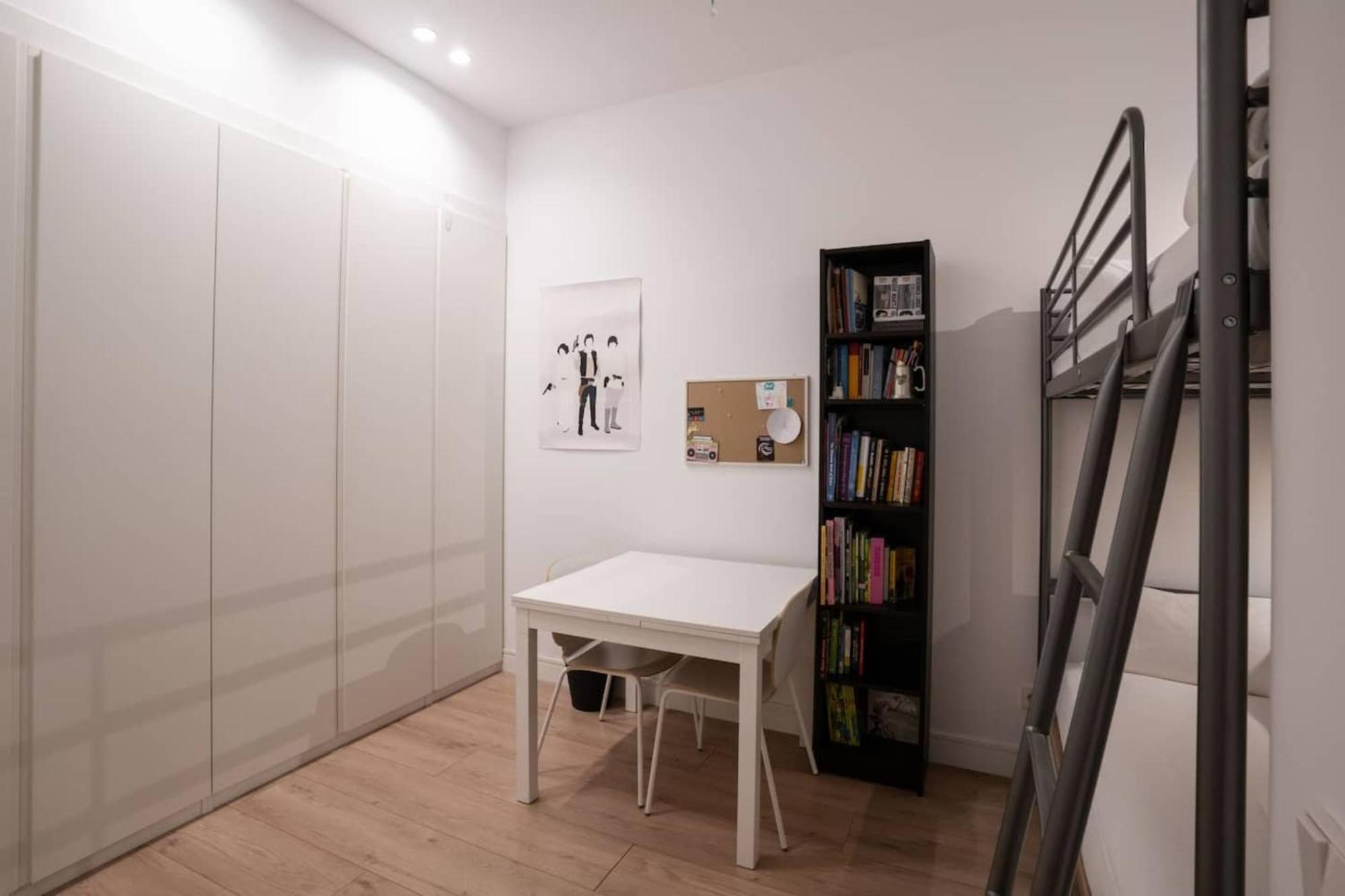Stylish 2 Bedroom In The Heart Of Appartement Madrid
