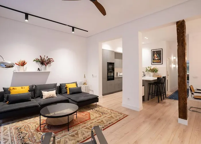 Stylish 2 Bedroom Apartment In The Heart Of Madrid
