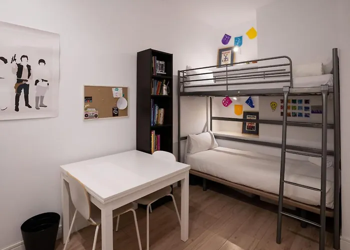 Stylish 2 Bedroom Apartment In The Heart Of Madrid