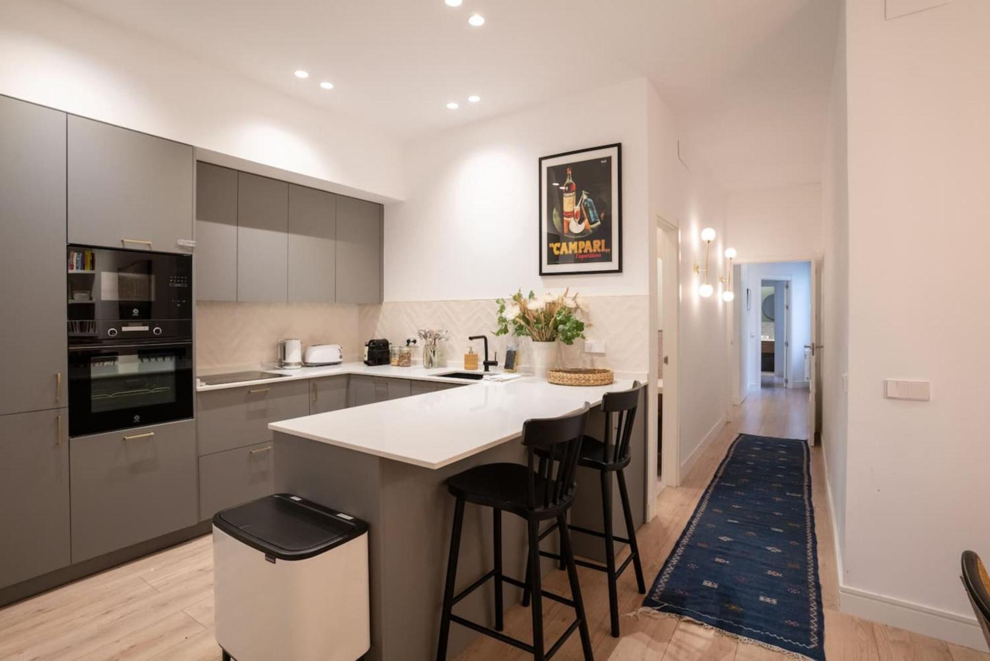 Stylish 2 Bedroom In The Heart Of Apartamento Madri